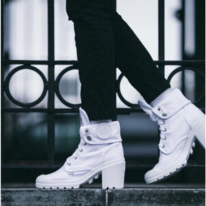 Palladium Boots SIZE 9 BAGGY Combat White Lace Up Chunky Heel